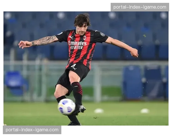 多家英格兰俱乐部派出球探现场考察里昂年轻边锋